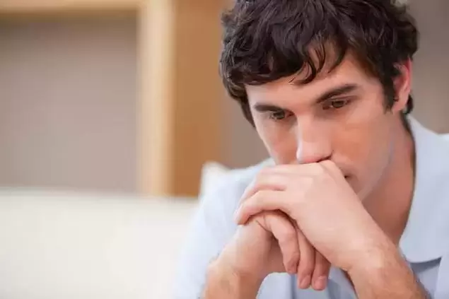 Fiatal férfi impotenciában szenved